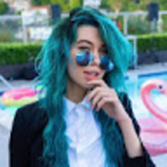 Meet your Posher, Leticia - Picture 1 of 1